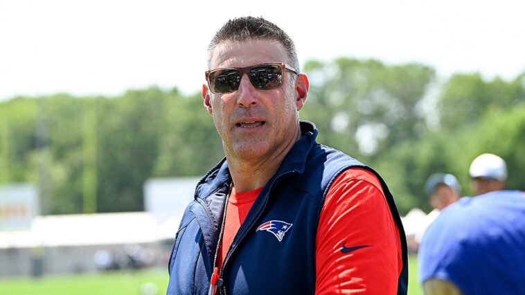 patriots’-mike-vrabel-calls-out-those-who-abuse-handicap-parking-in-starbucks-lot:-‘i’d-slash-their-tires’