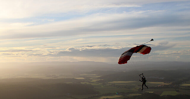 coroner:-uk-skydiver-took-her-own-life,-did-not-deploy-parachute-in-jump-one-day-after-breakup
