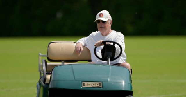 bengals-make-returning-legends-pay-own-way-to-ring-of-honor-ceremony