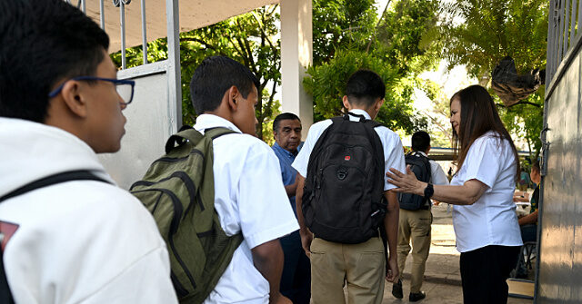 el-salvador-schools-revamp-dress-code:-‘civility-and-patriotism’