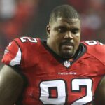 south-carolina-assistant-coach,-ex-nfl-player-travian-robertson-hospitalized-after-car-accident