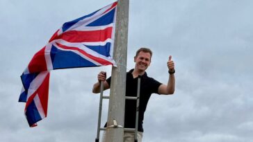 england-flag-displays-powerful-symbol-in-immigration-fight-as-trump-style-populism-sweeps-through-uk