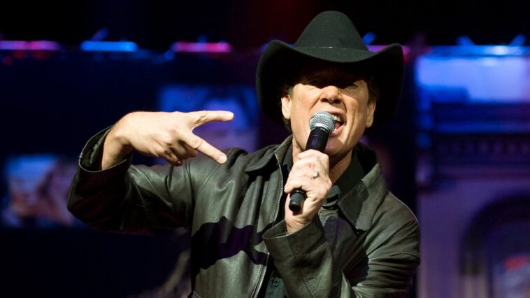 country-star-ronnie-mcdowell-told-son-he-was-‘having-a-stroke’-during-live-performance