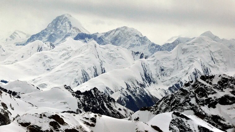 rescue-effort-halted-for-stuck-climber-on-treacherous-mountain-after-climber-dies-trying-to-help-her:-reports
