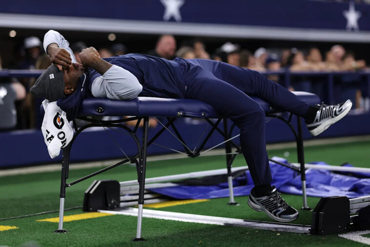 cowboys-hc-brian-schottenheimer-says-team-will-handle-micah-parsons’-mid-game-doze-internally