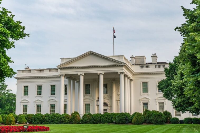 former-secret-service-chief-paid-himself-a-bonus