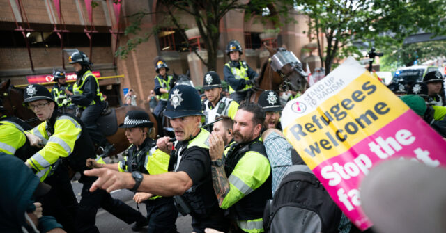 england-anti-mass-migration-protests-get-heated-as-open-borders-far-left-clash-with-police