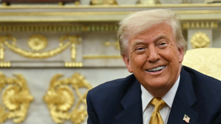 trump-gave-the-oval-office-a-gilded-makeover-–-and-covered-the-cost-himself