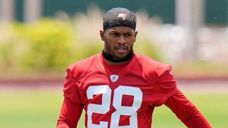 bucs’-shilo-sanders-punches-opposing-player-in-preseason-game,-gets-ejected