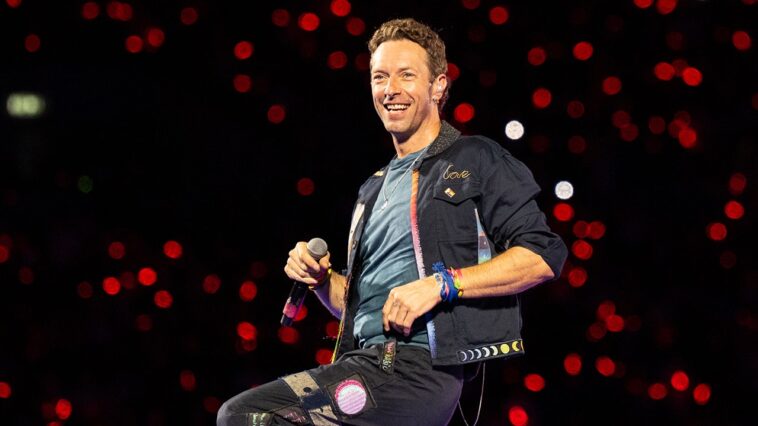 coldplay’s-chris-martin-helps-fan-propose-one-month-after-astronomer-ceo-cheating-scandal