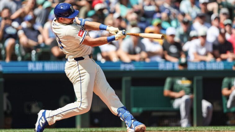 raleigh-hits-48th,-49th-hrs-to-set-catcher-record