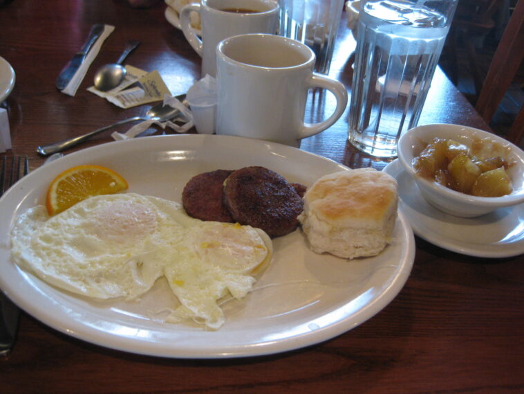 hey,-cracker-barrel!-drag-queens-don’t-eat-sausage-biscuits-and-grits