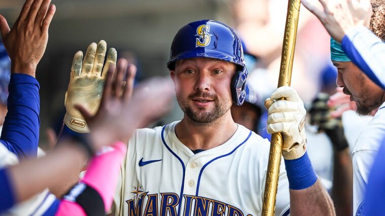 cal-raleigh-becomes-1st-catcher-in-mlb-history-to-hit-49-home-runs-in-single-season