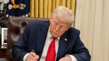 watch-live:-donald-trump-signs-executive-orders