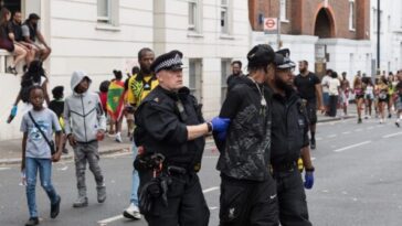 140-arrested-on-first-day-of-london’s-multicultural-notting-hill-carnival