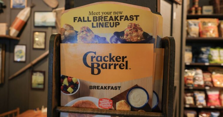 cracker-barrel-issues-damage-control-statement-after-logo-change-backlash,-doubles-down-after-losing-$100-million