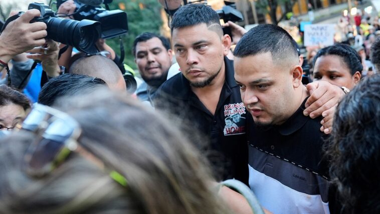 top-trump-agency-torches-dem-lawmakers-rallying-around-detained-abrego-garcia:-‘it-is-insane’
