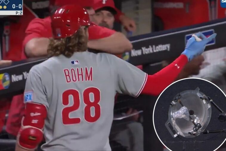 mets-phillies-game-delayed-by-bizarre-outfield-microphone-complaint