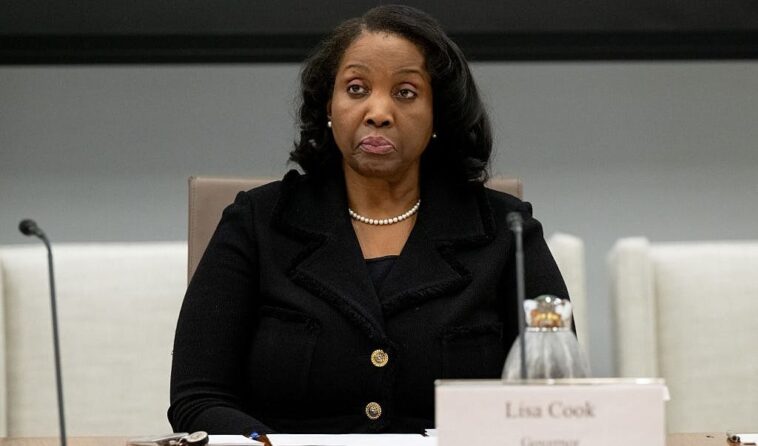 trump-boots-fed’s-lisa-cook-over-mortgage-mess—she-says-‘he-has-no-authority-to-do-so’