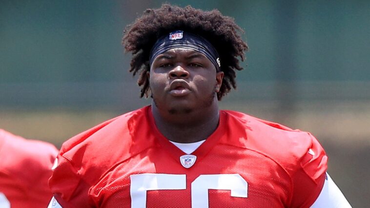 bucs-to-waive-desmond-watson,-league’s-heaviest-player,-reports-say