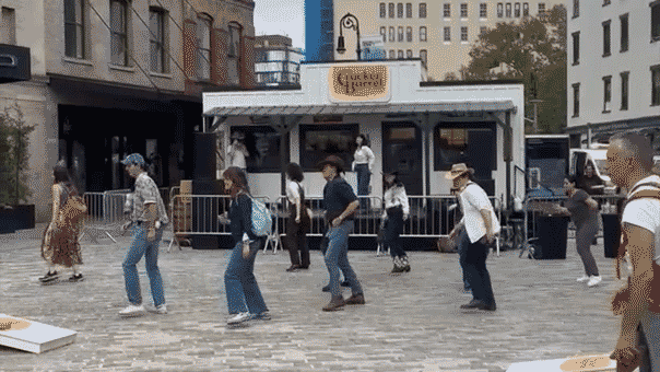 cracker-barrel’s-controversial-rebrand-can’t-be-saved-with-line-dancing,-viral-video-suggests