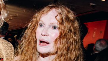 actress-mia-farrow-calls-trump-a-‘national-emergency’