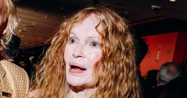 actress-mia-farrow-calls-trump-a-‘national-emergency’