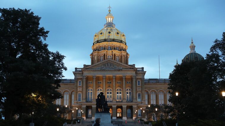 democrats-break-gop’s-supermajority-in-iowa-after-flipping-state-senate-seat