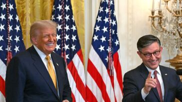 mike-johnson-hits-iconic-nashville-bar,-blasts-dems-for-‘lying’-about-trump’s-agenda