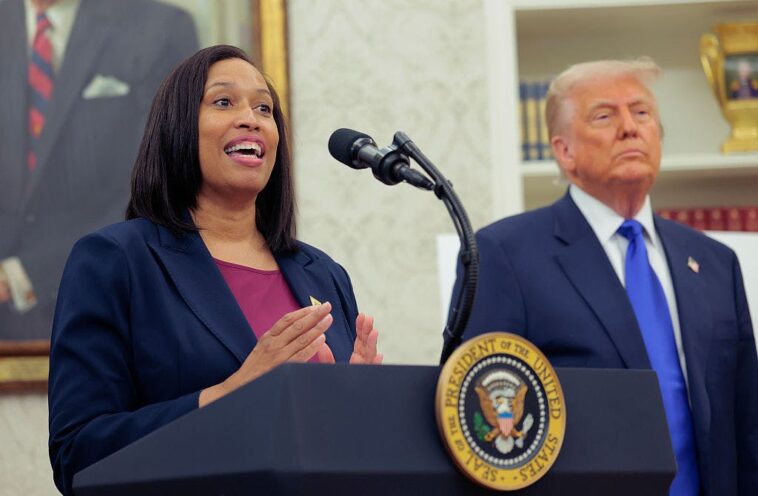 white-house-pushes-democrats-to-follow-dc-mayor’s-lead,-partner-with-trump