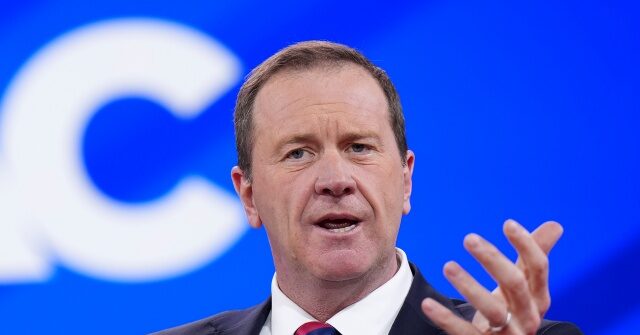 sen.-eric-schmitt:-h-1b-visa-program-is-‘kneecapping-white-collar-workers’-across-america
