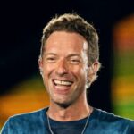 watch:-coldplay-frontman-chris-martin-tells-concertgoers-to-send-love-to-charlie-kirk’s-family