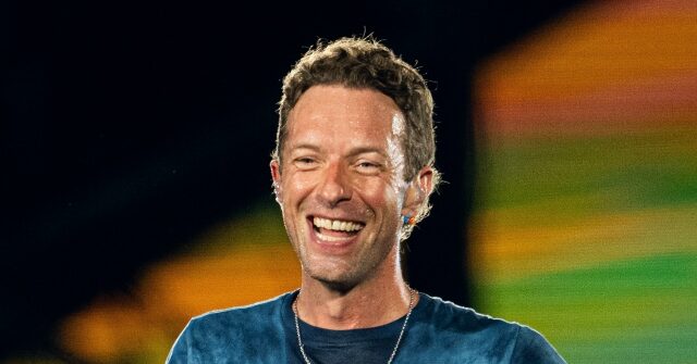 watch:-coldplay-frontman-chris-martin-tells-concertgoers-to-send-love-to-charlie-kirk’s-family