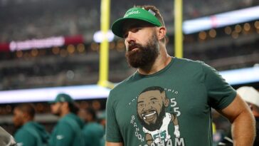 former-eagles-great-jason-kelce-warns-refs-will-look-‘for-anything-to-call’-on-tush-push-amid-criticism
