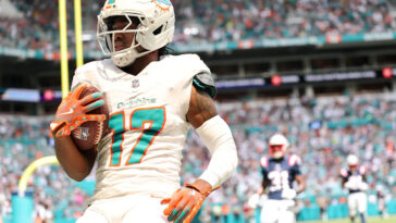 dolphins-receiver-jaylen-waddle-‘questionable’-for-thursday’s-game-against-bills