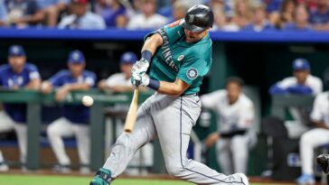 mariners’-cal-raleigh-breaks-yankees-legend-mickey-mantle’s-switch-hitter-home-run-record-with-historic-blast