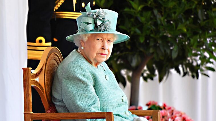 queen-elizabeth-once-hid-behind-bush-to-avoid-‘ghastly’-guest-during-awkward-state-visit:-expert