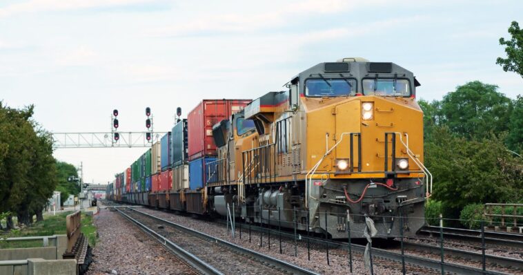 two-deaf-women-vacationing-die-tragically-after-stopping-to-take-pictures-on-train-tracks