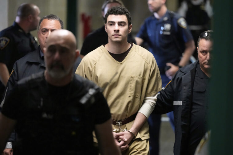 luigi-mangione-death-penalty-case-should-be-tossed-because-it’s-‘based-on-politics,’-defense-says