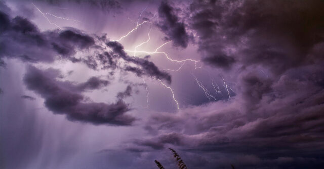 forecasters-warn-of-possible-double-hurricane-in-coming-days