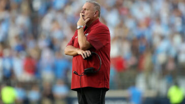 arkansas-coach-sam-pittman-after-blowout-loss-to-notre-dame:-‘if-i-was-a-fan,-i’d-be-mad-at-me-too’