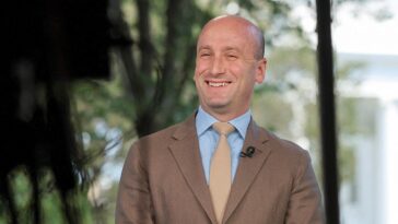 stephen-miller-laughs-off-cnn’s-‘dumb-question’-about-alleged-racial-profiling-in-ice-raids