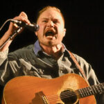 country-star-zach-bryan-unleashes-anti-ice-song:-‘the-fading-of-the-red,-white-and-blue’
