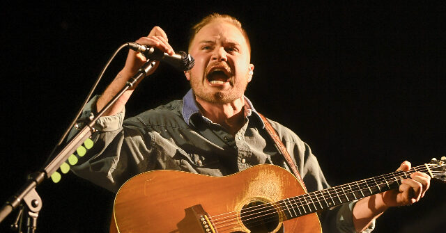 country-star-zach-bryan-unleashes-anti-ice-song:-‘the-fading-of-the-red,-white-and-blue’