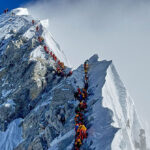 monster-blizzard-traps-hundreds-of-climbers-on-mount-everest