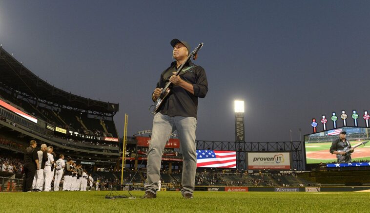 yankees-legend-bernie-williams-compares-baseball-and-music-careers-as-carnegie-hall-performance-approaches