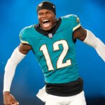 jaguars’-travis-hunter-shares-field-with-woman-he-had-heartwarming-encounter-with-on-airplane