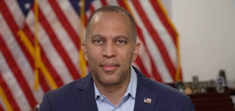 hakeem-jeffries-stares-blankly-into-space-and-left-speechless-after-cnbc-host-hits-him-hard-with-facts-on-trump’s-record-achievements-(video)