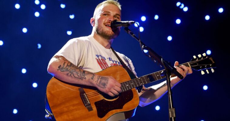 country-singer-zach-bryan-goes-woke,-portrays-ice-as-child-scaring-villains-in-vulgar-new-song