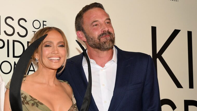 jennifer-lopez,-ben-affleck-reunite-on-red-carpet-after-divorce